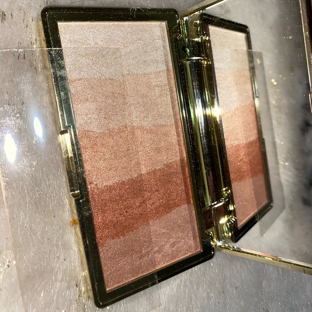 Touch in SOL # Glowdient makeup face palette 5 shades